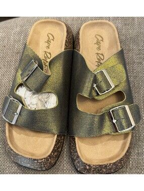 New Womens Cape Robbin Gold Metallic Cloth Buckle Sandals 7M